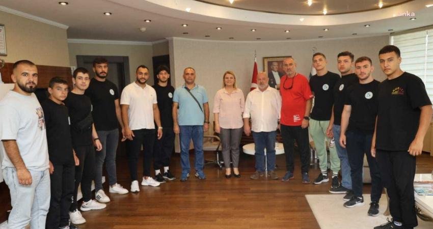Başkan Hürriyet, İzmit Belediyespor Güreş Takımı’na Başarılar Diledi İzmit Belediye Başkanı Fatma Kaplan Hürriyet, Manisa’da düzenlenecek Geleneksel 8.