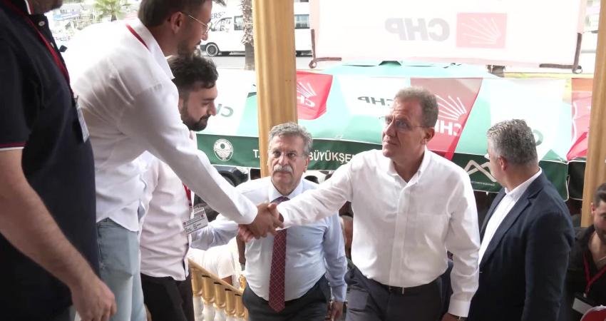 Mersin Büyükşehir Belediye Başkanı Vahap Seçer, CHP Akdeniz İlçe Kongresi'ne
