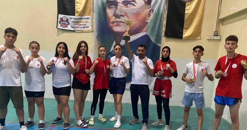 Bayraklı Belediyesi, Manisa’da yapılan iller arası Kick Boks Şampiyonası’ndan 7