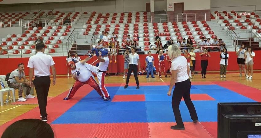 Bayraklı Belediyesi sporcuları, Kick Boks Federasyonu tarafından düzenlenen iller arası
