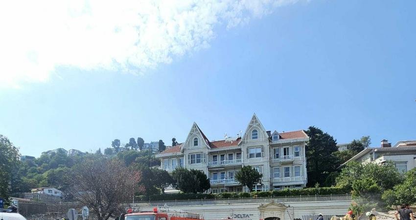 Beşiktaş’ta Restorasyon Halindeki Bir Binada Kısmı Çökme Meydana Geldi. Bir Kişinin Göçük Altında Kaldığı Belirtildi İstanbul'un Beşiktaş ilçesinde restorasyon halindeki 3 katlı binada çökme meydana