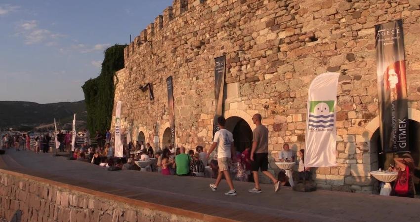 Foça Belediyesi’nin destekleri, Hüseyin Karabey ve Gizem Erman Soysaldı’nın sanat