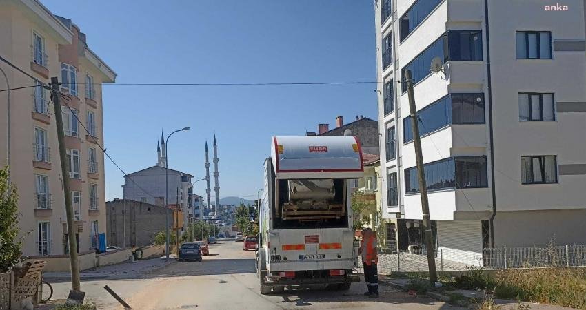 Bilecik Belediyesi Temizlik İşleri Müdürlüğü ekipleri, kentteki tüm çöp konteynerlerini