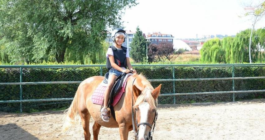 Bozüyük Belediyesi’nden Özel Öğrenciler İçin Eskişehir Gezisi Bozüyük Belediyesi, yaz sanat ve spor okulu özel öğrencileri için