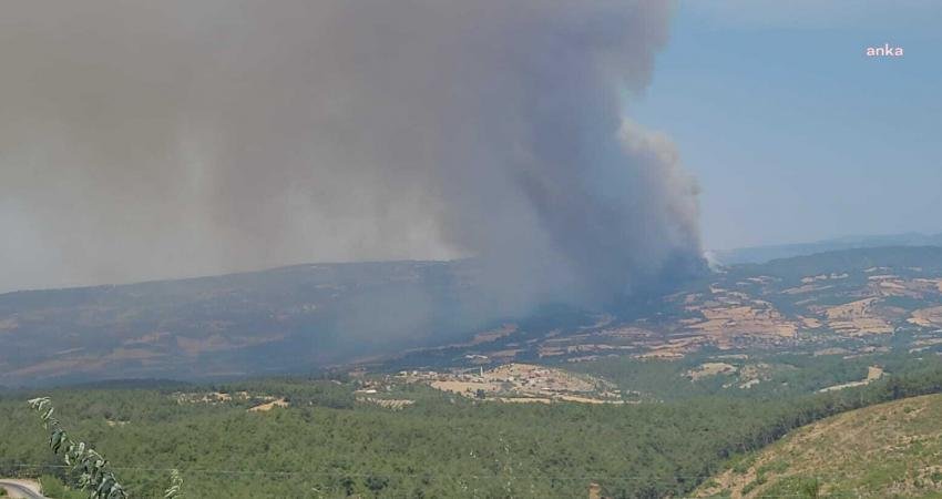 Çanakkale Valiliği, devam eden orman yangını sebebiyle 3 köy ve