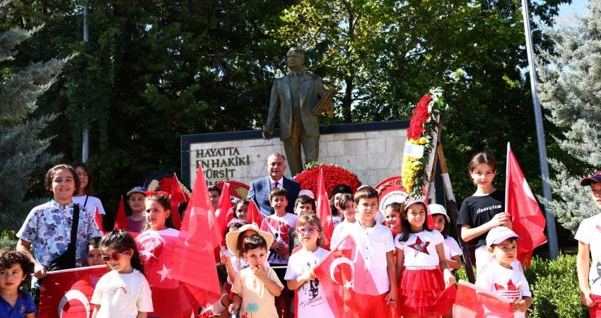 Çankaya’da Zafer Coşkusu, Atapark’ta Düzenlenen Törenle Başladı Çankaya Belediye Başkanı Alper Taşdelen, 30 Ağustos Zafer Bayramı’nın 101.