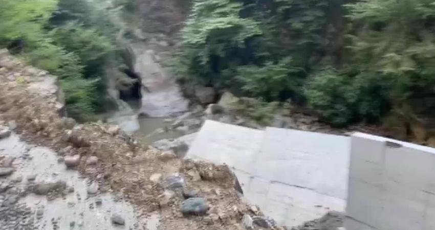 CHP Karabük Milletvekili Cevdet Akay, Karabük’te sel felaketinde çöken Şeker