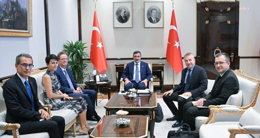 Cevdet Yılmaz, AB Türkiye Delegasyonu Başkanı Büyükelçi Meyer-Landrut ile Görüştü: “Gümrük Birliği’nin Güncellenmesi ve Vize Serbestisi Diyaloğu’nun Hızlandırılması Önemli Gündem Maddelerimizi Oluşturuyor” Cumhurbaşkanı Yardımcısı Cevdet Yılmaz, Avrupa Birliği (AB) Türkiye Delegasyonu Başkanı