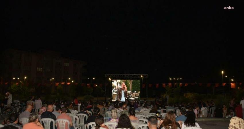 Ceyhan’da Açık Hava Sineması Etkinliği Ceyhan Belediyesi, sıcak yaz günlerinde ilçelilerin hoş vakit geçirmesi ve