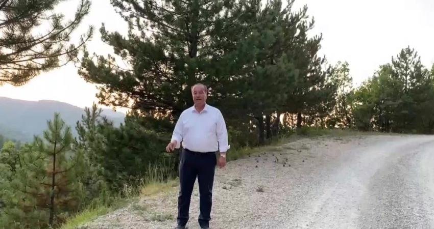 CHP’li Akay: “Türkiye Yüzyılında Ak Parti Yollar Yapmakla Övünüyor, Ama Burada Gördük Ki Toz Duman İçerisinde. Bunun Karı Var, Kışı Var. Bu Köylü Bu Yolla Nasıl Evine Ulaşacak” CHP Karabük Milletvekili Cevdet Akay, seçim bölgesi Karabük’teki köy yollarının
