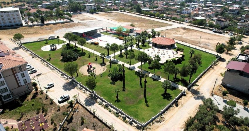 Çine’de Cumhuriyet Parkı’na Konserli Açılış Çine Belediyesi tarafından yenileme çalışmaları tamamlanan Cumhuriyet Parkı’nın resmi açılışı,
