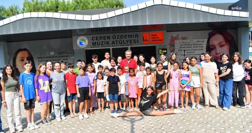 Çukurova Belediye Başkanı Soner Çetin, yaz kurslarında eğitim alan tiyatro