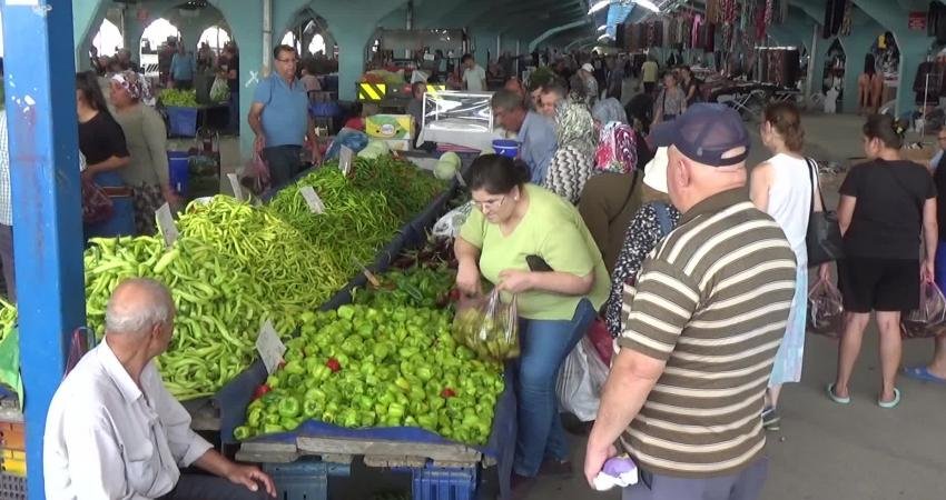 Edirne’de emekliler aldıkları maaşla geçinemediğini belirtti. Emekli Habibe Promet, "Baştakiler