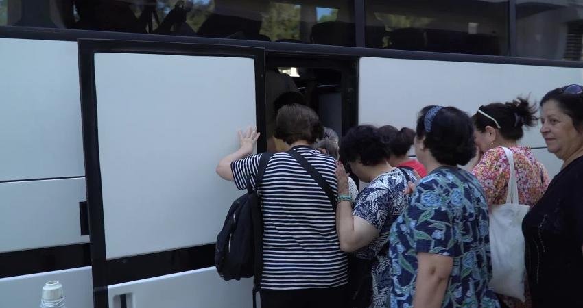 Efes Selçuk Kadınlar Tire’yi Gezdi Efes Selçuklu kadınların “Biz Bize” gezileri başladı. Efes Selçuklu kadınların