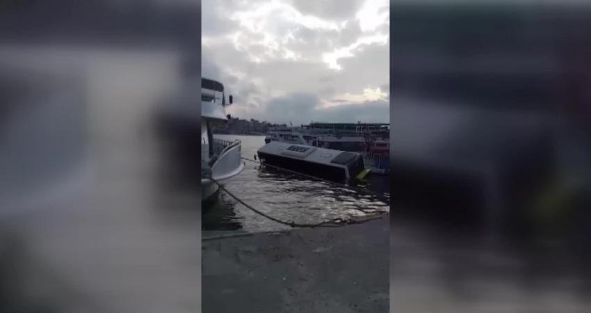 İstanbul Eminönü İETT Garajı'nda park halinde duran boş özel halk