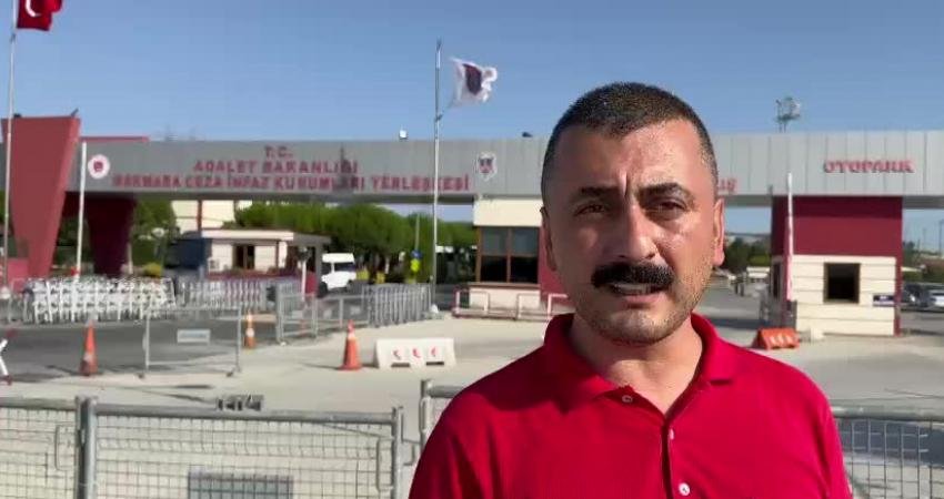 CHP Genel Başkan Yardımcısı Eren Erdem, gazeteciler Barış Pehlivan ve