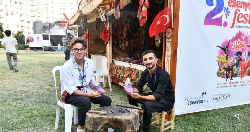 Moldavalı Nicu Scutelnic, Esenyurt Belediyesi’nin düzenlediği ‘Uluslararası Esenyurt Halk Dansları,