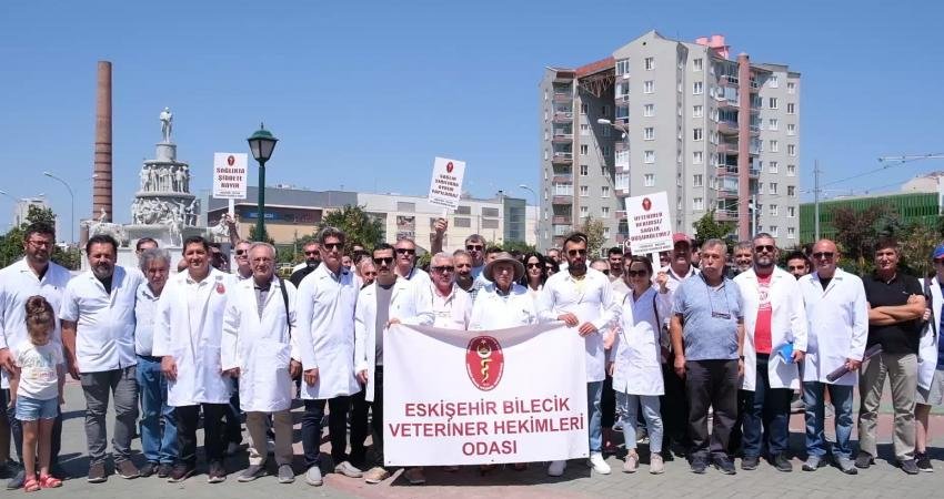Eskişehir Bilecik Bölgesi Veteriner Hekimler Odası: “Veteriner Hekimler ‘Sağlıkta Şiddet Yasası’ Kapsamına Alınmalıdır” Veteriner hekimlere yönelik artan şiddet olaylarına tepki gösteren Eskişehir Bilecik