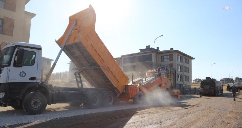 Eskişehir Büyükşehir Belediyesi Kırsal Mahalle Yollarındaki Çalışmalarını Aralıksız Sürdürüyor Eskişehir Büyükşehir Belediyesi ekipleri, 2023 yatırım programında yer alan kırsal