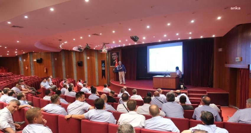 Eskişehir Büyükşehir Belediyesi’nden Otobüs Şoförlerine Eğitim Eskişehir Büyükşehir Belediyesi (EBB), otobüs filosunu genişletmesinin ardından Ulaşım Dairesi