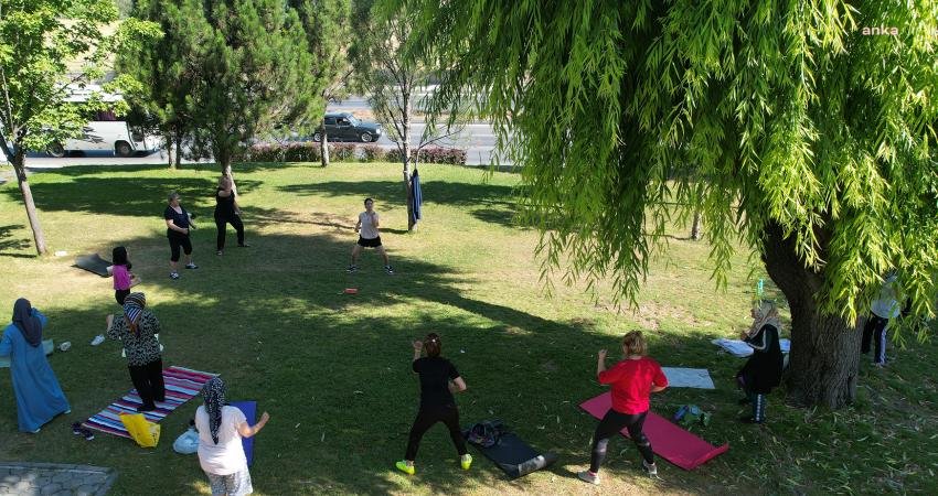 Eskişehir Tepebaşı’nda, Açık Havada Spor Keyfi Tepebaşı Belediyesi tarafından ilçenin farklı noktalarında düzenlenen egzersiz programları, Eskişehirlileri