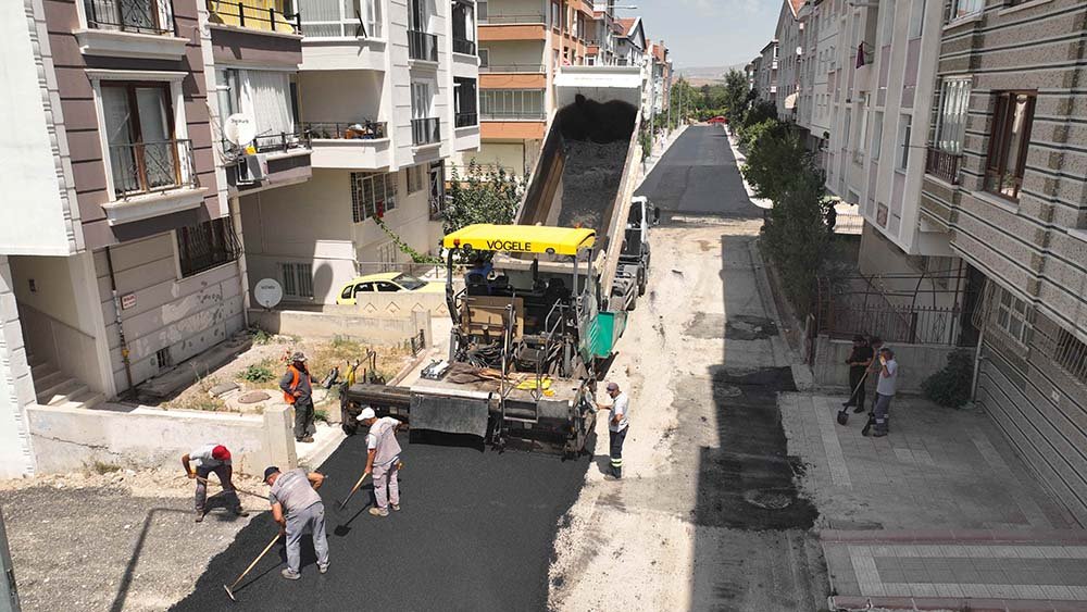 Etimesgut Belediyesi Alt ve Üst Yapıyı Yeniliyor Etimesgut Belediyesi ilçenin eski yerleşim yerlerinin çoğunlukta olduğu merkez mahallelerin