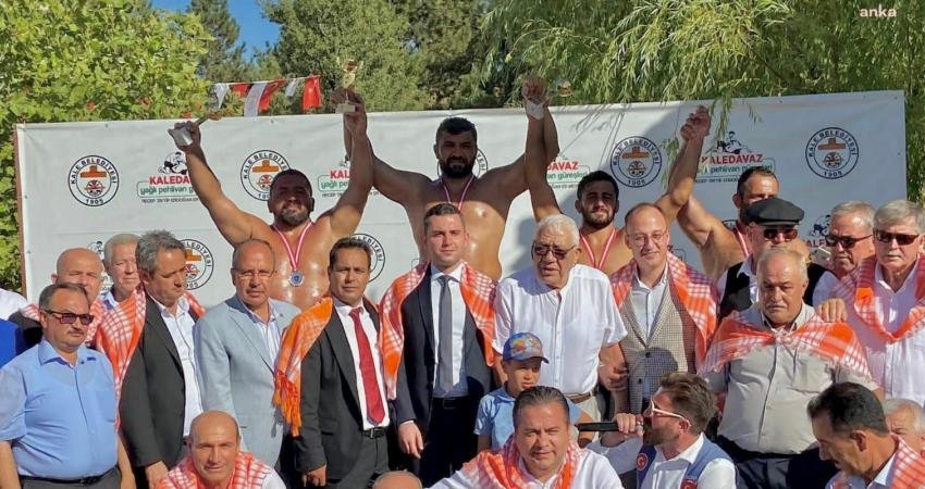 Denizli'nin Kale ilçesinde düzenlenen ‘27. Geleneksel Kale Davaz Yağlı Pehlivan