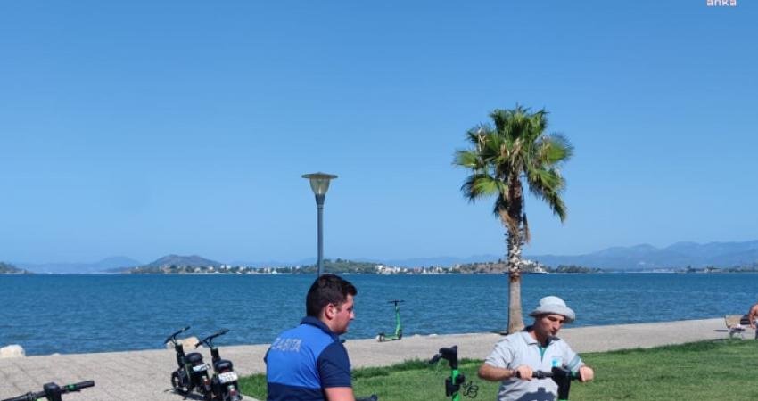 Fethiye Belediyesi, kamu düzenini bozan, kaldırımlarda yaya geçişlerini engelleyen, dağınık