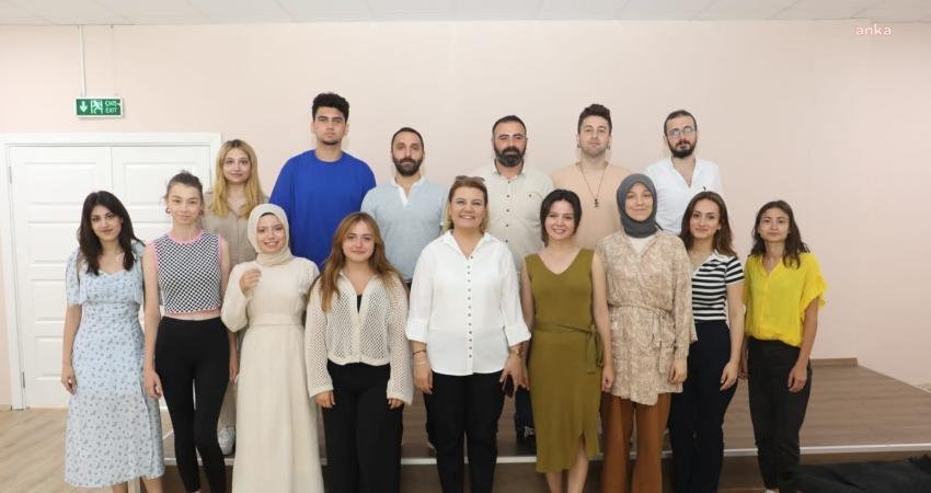 İzmit Belediyesi ve İzmit Kent Konseyi Gençlik Meclisi ortaklığında vatandaşlara