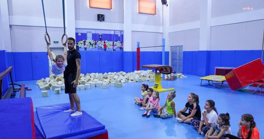 Tepebaşı Belediyesi Yunus Emre Spor Tesisleri’nde bulunan cimnastik salonu, yaz
