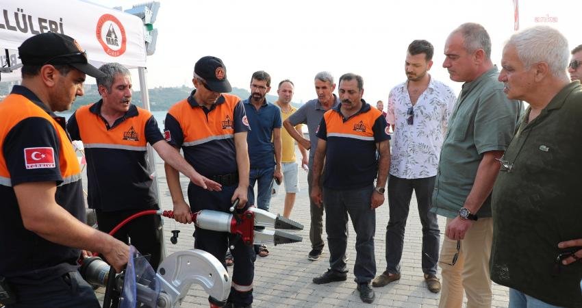 Gemlik Belediyesi, Bursa Mahalle Afet Gönüllüleri’ne ekipman desteği verdi.