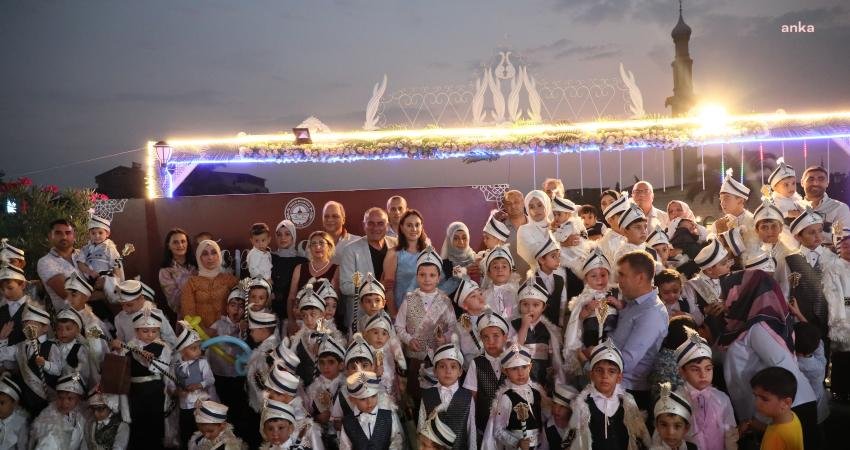 Gemlik Belediyesi tarafından düzenlenen toplu sünnet şöleniyle toplam 100 çocuk