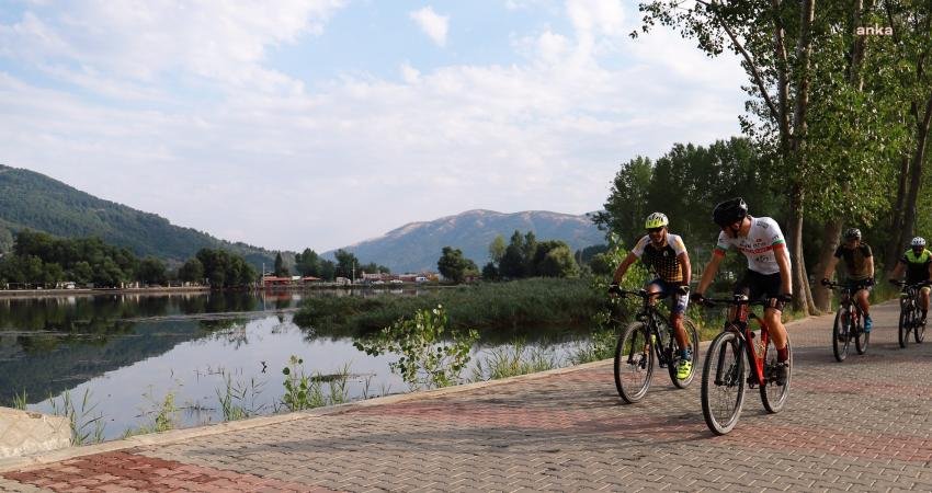 Gölcük Yaylası’ndaki Etkinlikler Renkli Görüntülere Sahne Oldu Ödemiş Belediyesi’nin Zafer Haftası’nda düzenlediği Spor Etkinlikleri çerçevesinde yeryüzü cenneti Gölcük