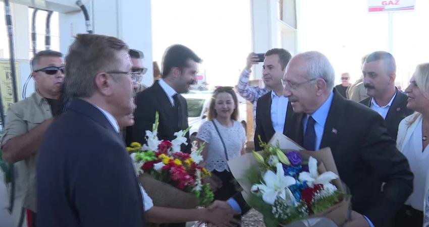 Hacı Bektaş Veli Anma Törenleri ve Kültür Sanat Etkinlikleri… Kılıçdaroğlu, Hacı Bektaş-İ Veli’nin Türbesini Ziyaret Etti CHP Genel Başkanı Kemal Kılıçdaroğlu, bugün; Hacı Bektaş Veli Anma