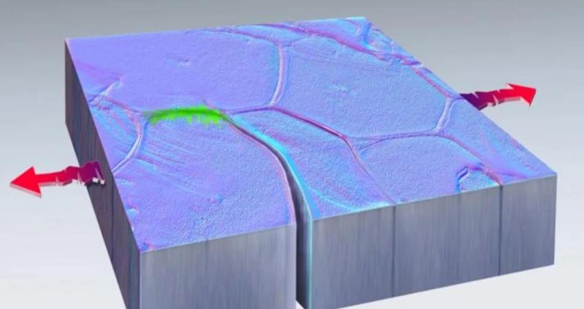 Dr. Brad Boyce, çatlaklar sorun haline gelmeden önce metalin çatlakları