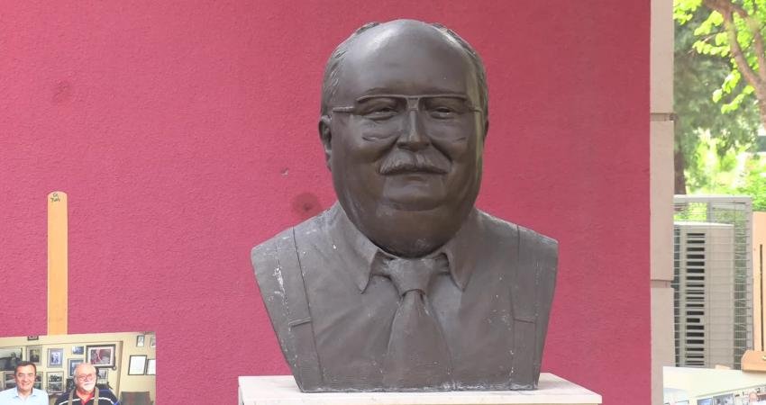 İzmir’e olan sevdası ve vefasıyla hafızalara kazınan “İzmir Baba” Sancar