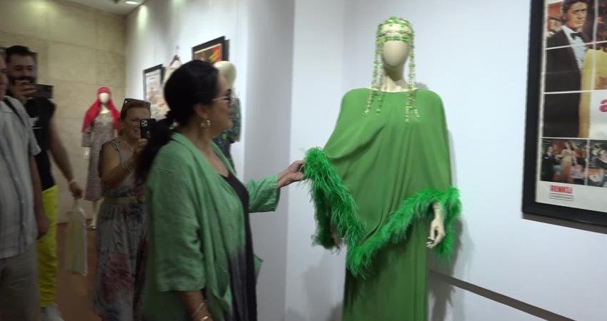 İzmir Büyükşehir Belediyesi, “Yeşilçam'ın Sultanı” Türkan Şoray’ı sevenleriyle buluşturdu. "Sinema