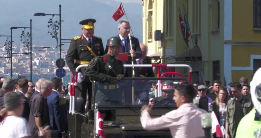 İzmir’de 30 Ağustos Zafer Bayramı’nın 101. yıl dönümü coşkuyla kutlandı.