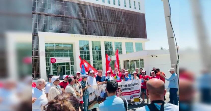 Kadem Özbay: “Asım Sultanoğlu’nun Yeri Müdürlük Makamı Değil Sanık Sandalyesidir. Atatürk’ün Biz Öğretmenlere Emanet Ettiği Gelecek Nesiller, Sahipsiz Değildir” Eğitim ve Bilim İşgörenleri Sendikası (Eğitim-İş), Ensar Vakfı’ndaki istismar olayında