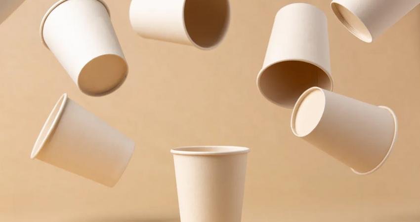 Kağıt pipet ve bardakların, özellikle çevre için plastik kardeşlerinden çok