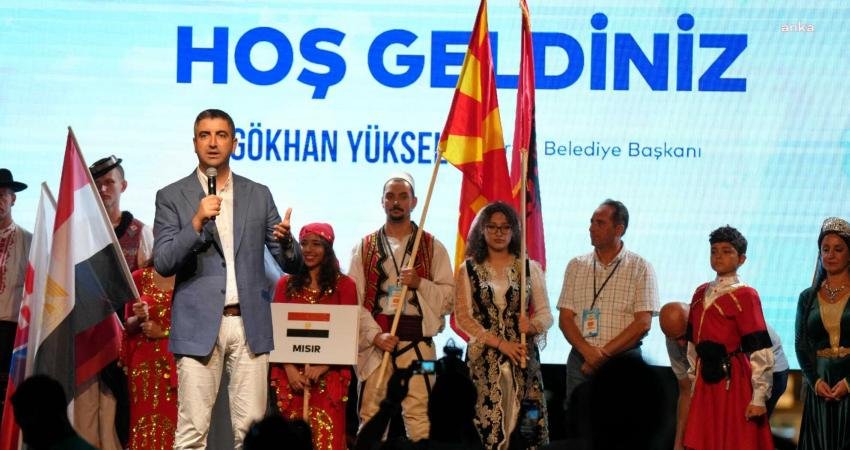 Kartal Belediyesi tarafından düzenlenen, 7 ülkeden 12 halk oyunu grubunun