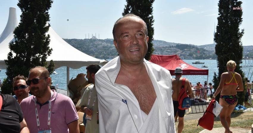 Kazada İki Kolunu Kaybeden Avcılar Belediye Başkanı Hançerli Üçüncü Kez Boğazı Yüzerek Geçti 35.'inci Boğaziçi Kıtalararası Yüzme Yarışı'nda Avcılar Belediye Başkanı Turan Hançerli