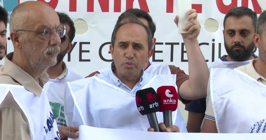 KESK Heyetinden Grevin Beşinci Gününde Sputnik Çalışanlarına Ziyaret… Bozgeyik: “Kamu İşveren Heyetinin Bizlere Teklif Edeceği Rakama Karşı Genel Grevin Örgütlenmesini İş Yerlerinden Başlatmış Bulunuyoruz” KESK Ankara Şubeler Platformu üyeleri, uluslararası haber ajansı Sputnik Türkiye’de