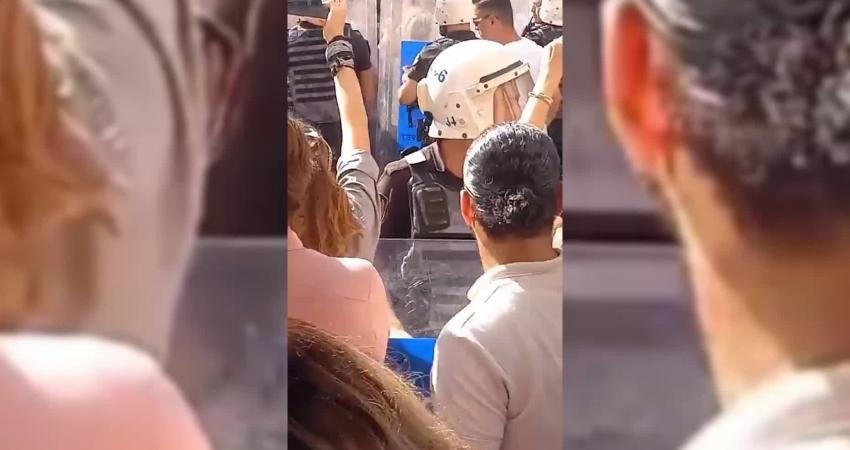 Kamu Emekçileri Sendikaları Konfederasyonu (KESK), ücretlerinin düşüklüğüne dikkat çekmek için