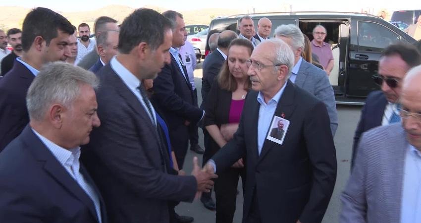 CHP Genel Başkanı Kemal Kılıçdaroğlu, Etimesgut İlçe Kongresi’nde geçirdiği kalp