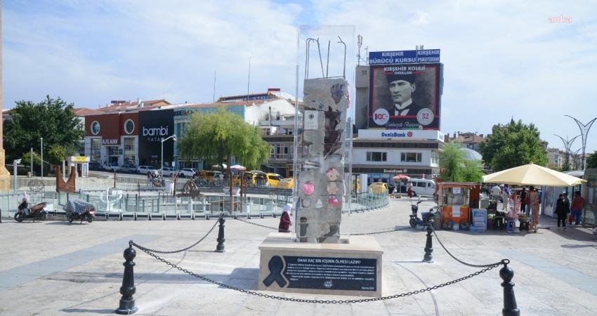 Kırşehir Belediyesi’nin Cacabey Meydanı'na yerleştirdiği Deprem Anıtı’nın açılışı, 17 Ağustos