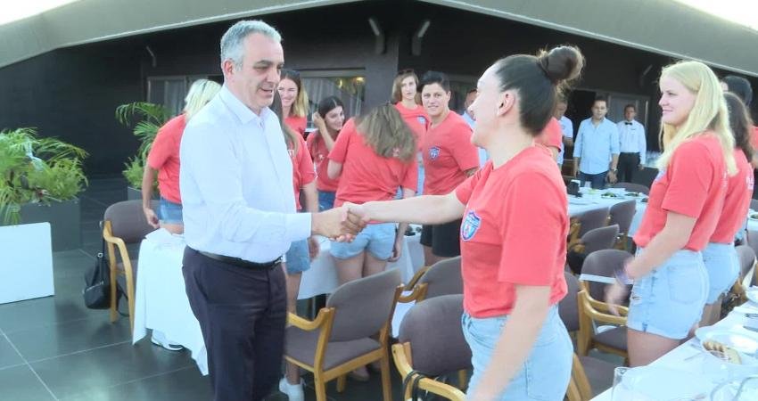 Konyaaltı Belediyesi SK Kadın Hentbol Takımı ile sezon öncesi bir