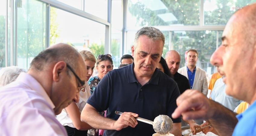 Konyaaltı Belediye Başkanı Esen: “Yezitlere Karşı Her Zaman Bir ve Beraber Olmaya, Direnmeye Devam Edeceğiz” Konyaaltı Belediye Başkanı Semih Esen, 13. Geleneksel Aşure Lokması’nda; Kerbela’nın