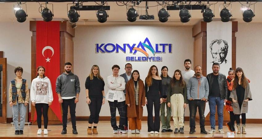 Yeni dönem hazırlıklarını sürdüren Konyaaltı Belediyesi Tiyatro Akademisi’nin  yetişkinler için