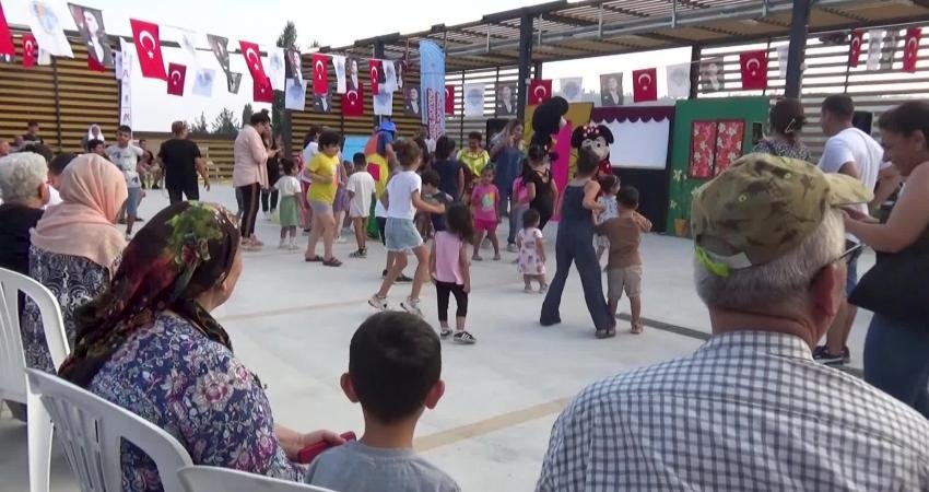 ‘Köy Bizim Şenlik Bizim’ Etkinliği Mersinlilerle Buluşmaya Devam Ediyor Mersin Büyükşehir Belediyesi’nin tüm ilçelerinde düzenlediği ‘Köy Bizim Şenlik Bizim’